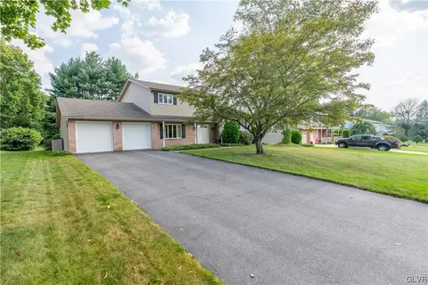 374 Apollo Dr, Bethlehem, PA 18017
