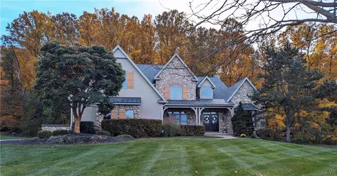 1513 Noahs Cir, Hellertown, PA 18055