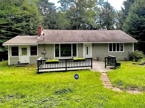 37 Laurel Ln, Albrightsville, PA 18210