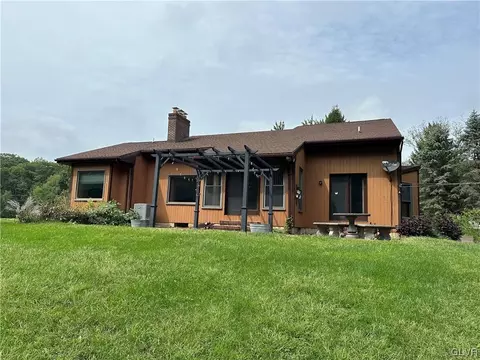 225 Autumn Dr, Bangor, PA 18013