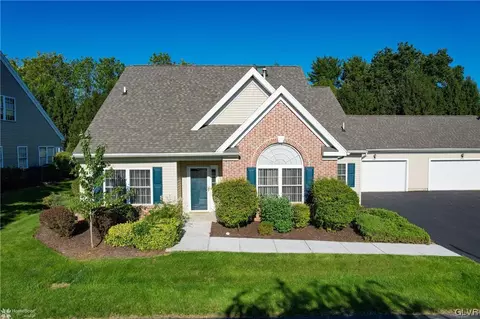 4923 Steeplechase Dr, Macungie, PA 18062