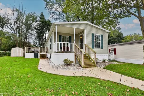 3 Highpoint Ct, Bath, PA 18014