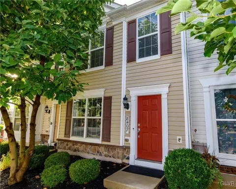 8407 Saylor Ct, Breinigsville, PA 18031