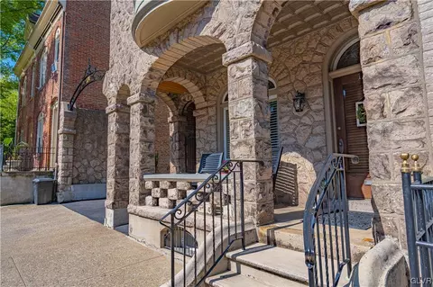 124 N 4th St, Easton, PA 18042