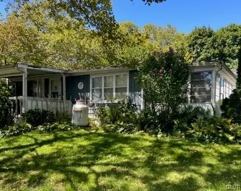 1 Overlook Ln, Bath, PA 18014