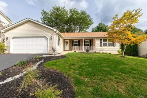 186 Creekside Dr, Nazareth, PA 18064