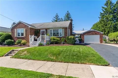 1066 Detweiler Ave, Hellertown, PA 18055