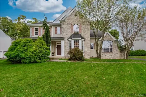 856 Ramblewood Dr, Forks Twp, PA 18040