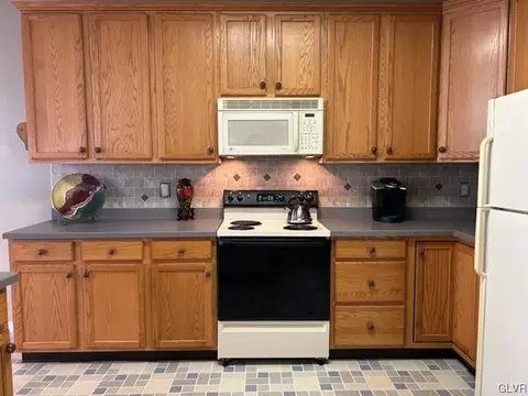 1875 Gregory Pl, Hellertown, PA 18055 photo 9