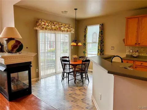 1875 Gregory Pl, Hellertown, PA 18055 photo 4