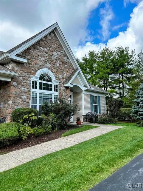 1875 Gregory Pl, Hellertown, PA 18055
