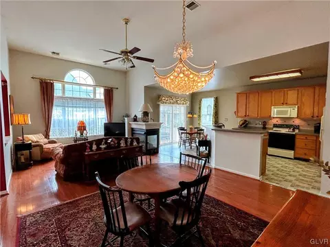 1875 Gregory Pl, Hellertown, PA 18055 photo 14