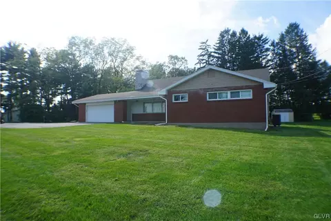 275 Moorestown Dr, Bath, PA 18014