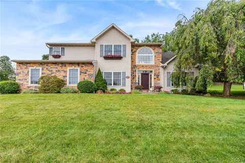 149 Roja Ln, Mertztown, PA 19539