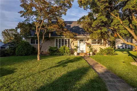 10 Old Orchard Dr, Palmer Township, PA 18045
