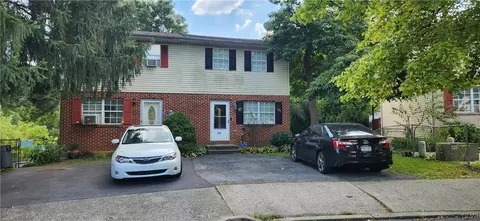 34 Armour Ct, Allentown, PA 18103