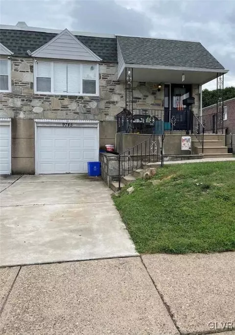 9745 Hoff St, Philadelphia, PA 19115