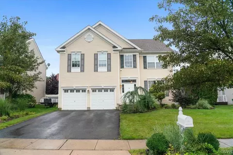 3466 Lurman Dr, Macungie, PA 18062