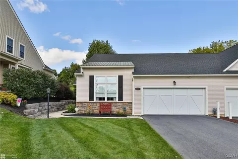 5552 Briar Ln, Whitehall, PA 18052