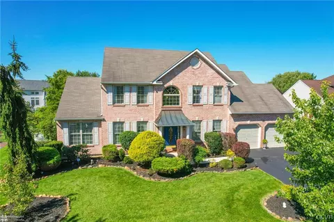 430 Sawgrass Dr, Allentown, PA 18104