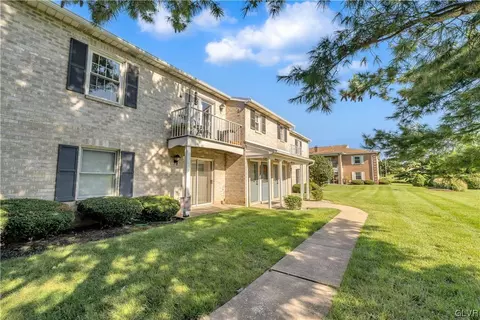 2699 Rolling Green Dr, Macungie, PA 18062