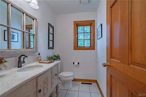 240 Pine Manor Dr, Hellertown, PA 18055 photo 17