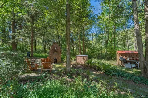 240 Pine Manor Dr, Hellertown, PA 18055 photo 41