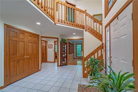 240 Pine Manor Dr, Hellertown, PA 18055 photo 6