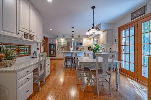 240 Pine Manor Dr, Hellertown, PA 18055 photo 9