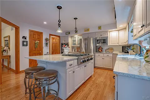 240 Pine Manor Dr, Hellertown, PA 18055 photo 11
