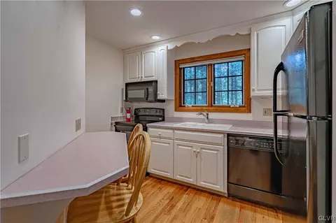 240 Pine Manor Dr, Hellertown, PA 18055 photo 35