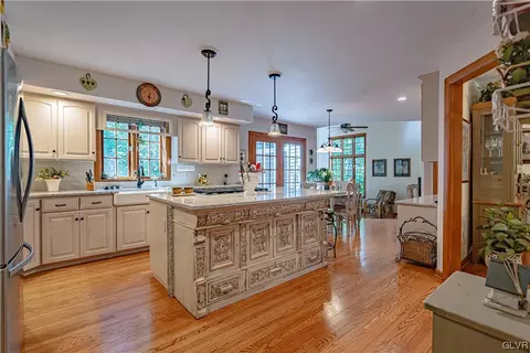 240 Pine Manor Dr, Hellertown, PA 18055 photo 10