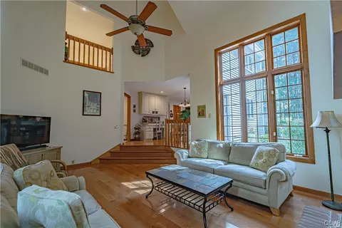 240 Pine Manor Dr, Hellertown, PA 18055 photo 15