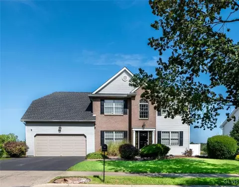 3182 Watermill Dr, Macungie, PA 18062