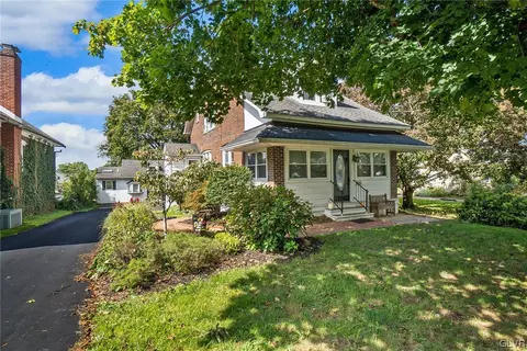 816 Stones Crossings Rd, Palmer Township, PA 18045