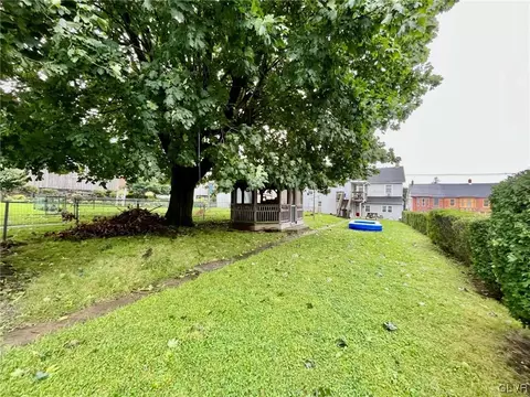 121 E Main St, Bath, PA 18014 photo 17