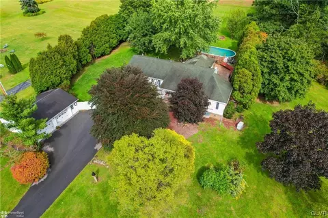 1422 Hildenbrandt Rd, Wind Gap, PA 18091