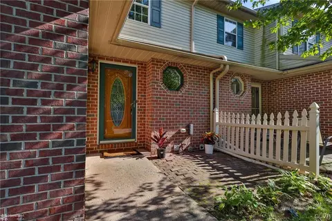 78 Freedom Ter, Palmer Township, PA 18045