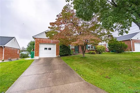 709 Chestnut Ln, Palmer Township, PA 18045