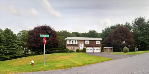 498 Arthurs Ct, Nazareth, PA 18064