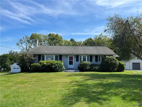 4359 Third St, Walnutport, PA 18088