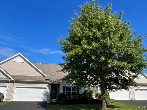 3 Moor Dr, Palmer Township, PA 18045
