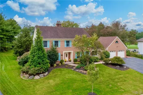 5522 Holiday Dr, Allentown, PA 18104