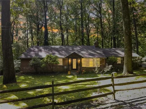 3332 Honeysuckle Rd, Bethlehem, PA 18015