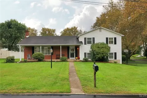 180 Blenheim Dr, Palmer Township, PA 18045