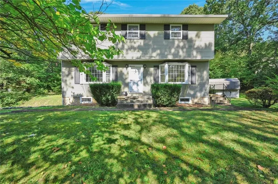 1041 Constitution Ave, Pen Argyl, PA 18072 30 Photos Movoto