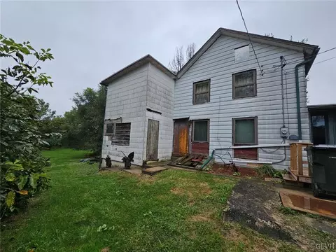 10086 Trexler Rd, Breinigsville, PA 18031