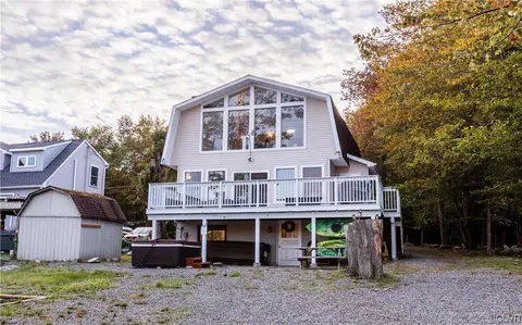 6099 Boardwalk Dr, Coolbaugh Twp, PA 18466