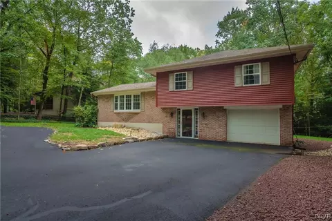 368 Lake Dr, Nesquehoning, PA 18240