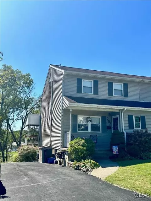 907 Lenape Cir, Catasauqua, PA 18032